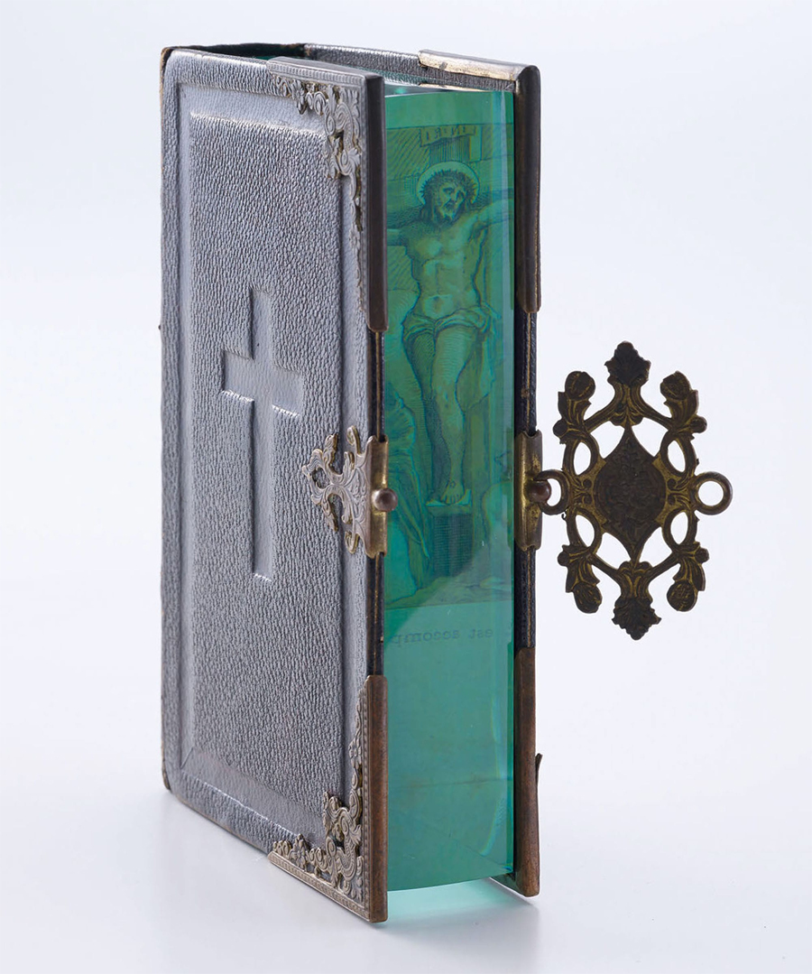 Ramon Todo Unveiling Time with Glass and Stone