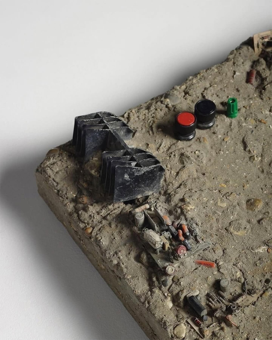 Ron Arad’s 1983 Concrete Stereo for Raw Sound Lovers