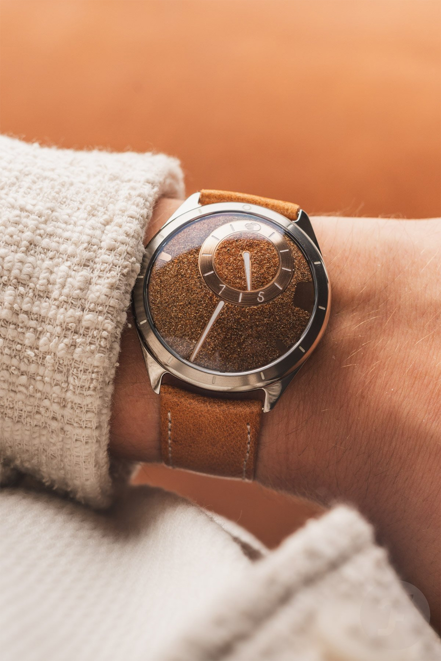 Ressence Type 9 S75 Celebrates Seddiqi's 75th with Sand from All Seven Emirates