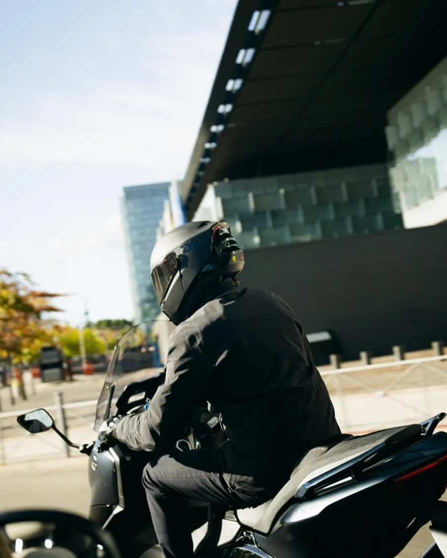 Zyon Smart Helmet Cleans the Air You Breathe