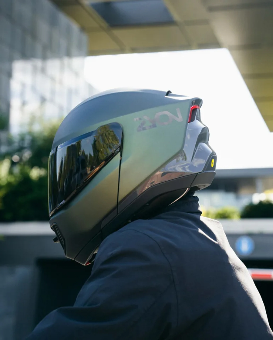 Zyon Smart Helmet Cleans the Air You Breathe