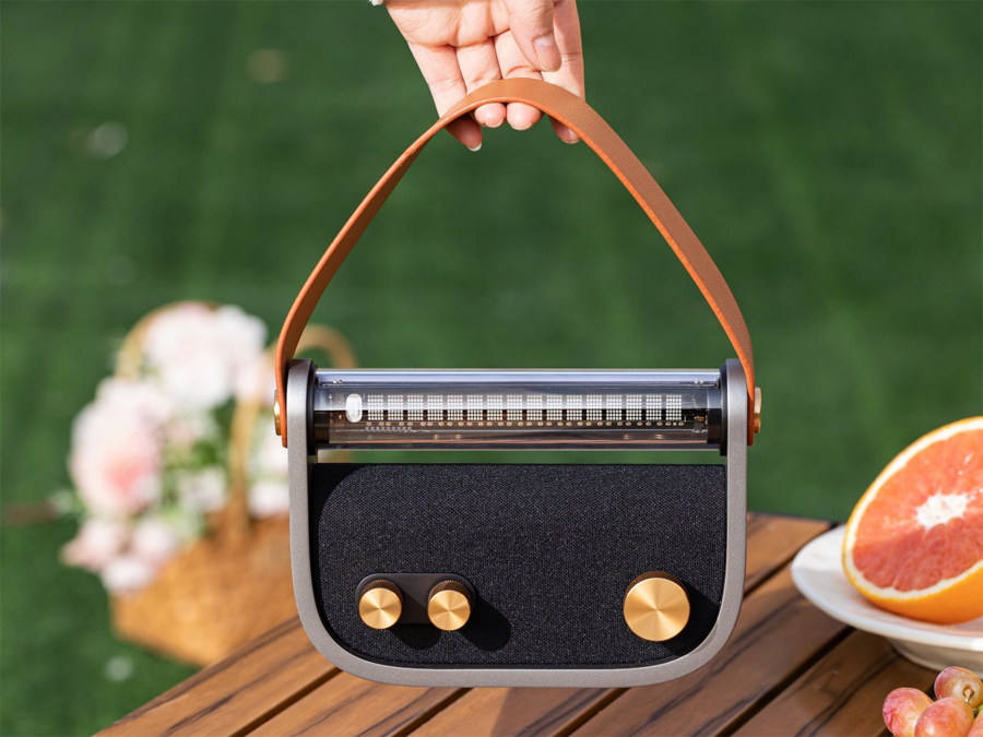 Luna Audio Concept Turns the Bluetooth Speaker Into a Fashion Accessory