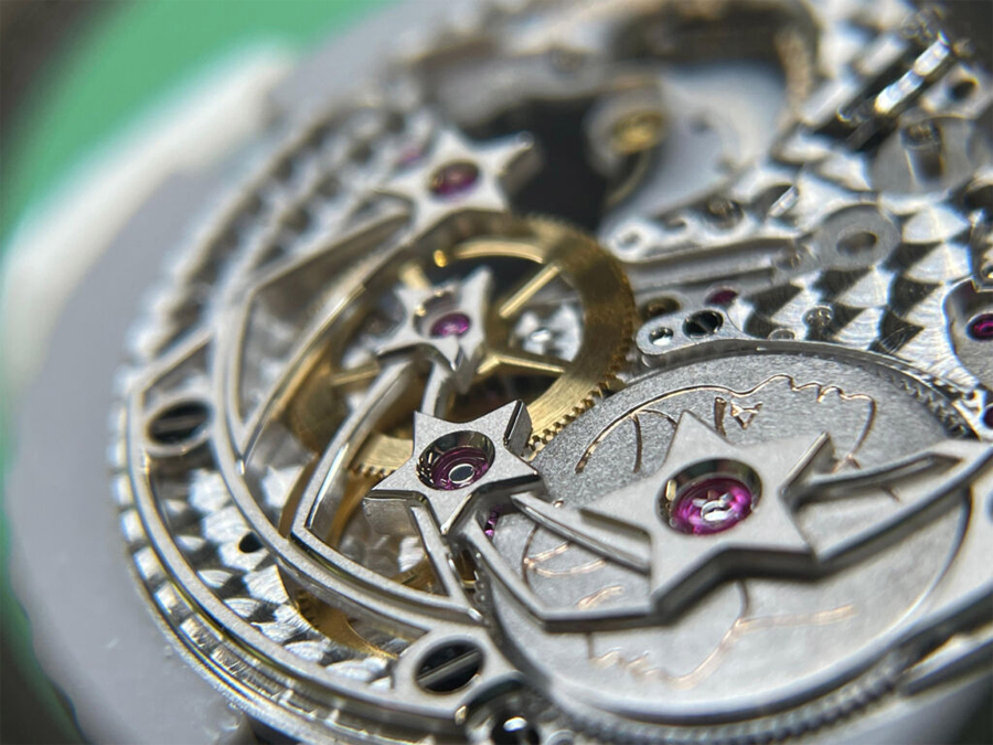 Christiaan van der Klaauw’s Planetarium Julie and the Art of Emotional Horology