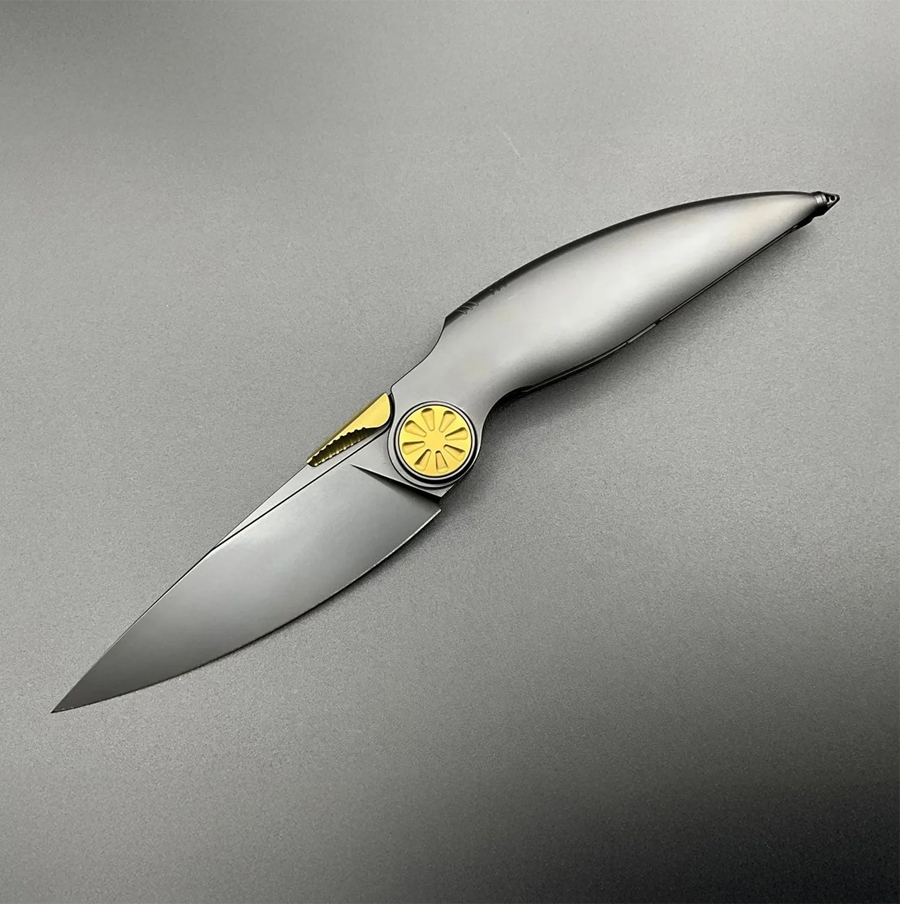 Richard Wu’s Knife That Pretends to Be a Creature