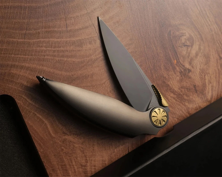 Richard Wu’s Knife That Pretends to Be a Creature