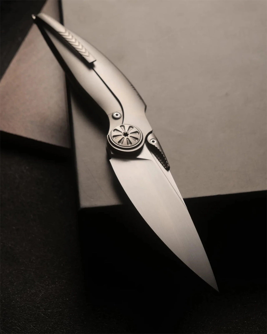 Richard Wu’s Knife That Pretends to Be a Creature