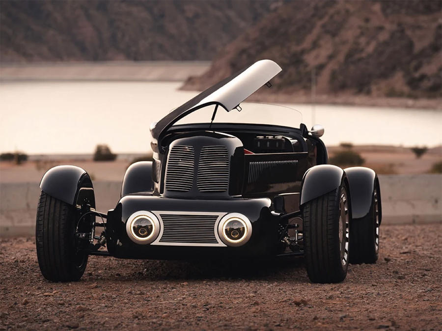 SP40 Restomod Speedster Reimagining 1930s Streamliner Ideals Through Modern Craft