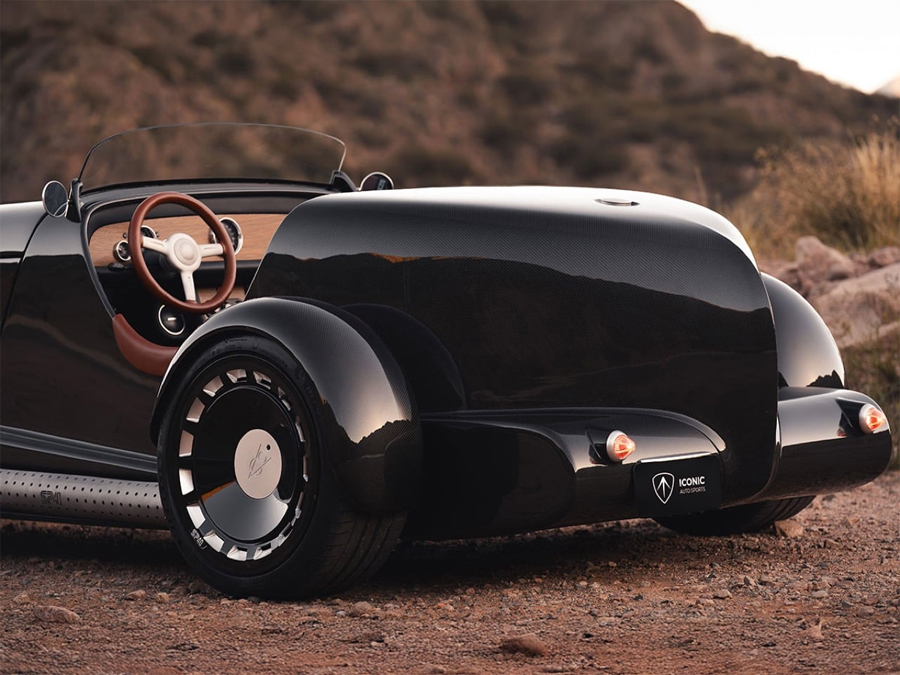 SP40 Restomod Speedster Reimagining 1930s Streamliner Ideals Through Modern Craft