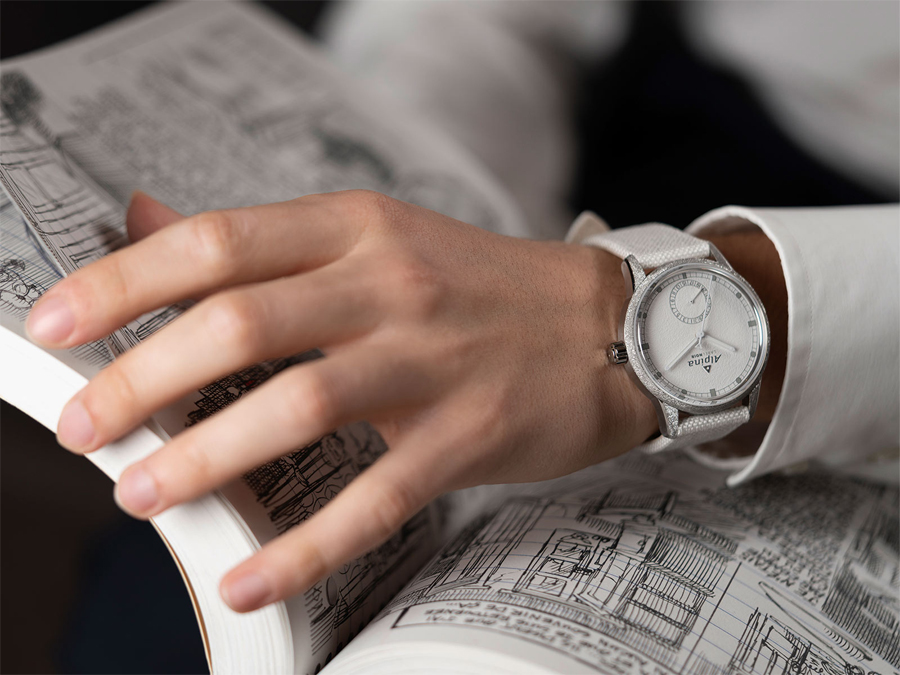 Alpina Alpiner Manufacture Date in a Full All-White Design
