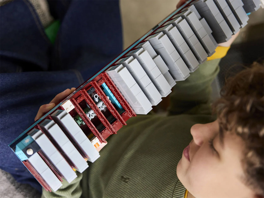 Maersk’s Dual-Fuel Container Ship Reimagined as One of LEGO’s Largest Builds