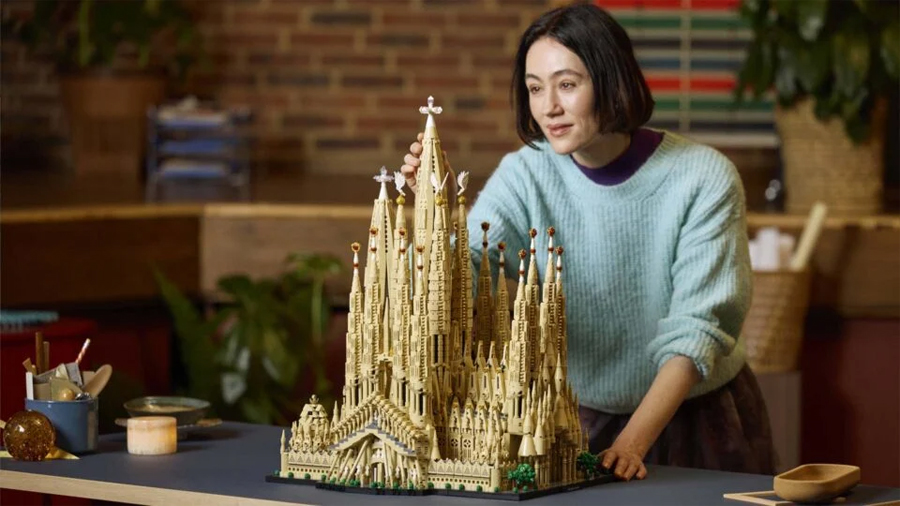 LEGO Announces Record-Breaking 12,060-Piece Sagrada Família Replica LEGO Announces Record-Breaking 12,060-Piece Sagrada Família Replica
