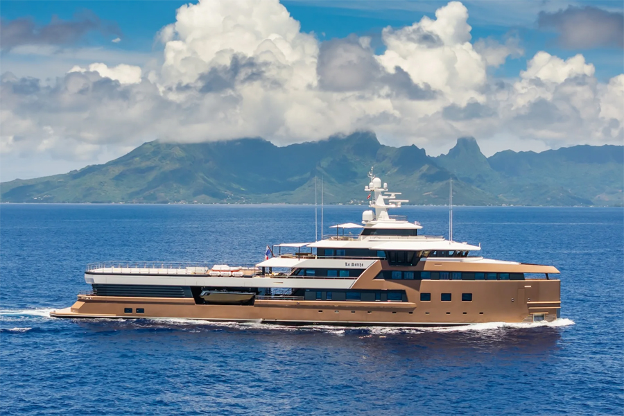 La Datcha Is a Luxury Expedition Yacht Built for the Ends of the Earth