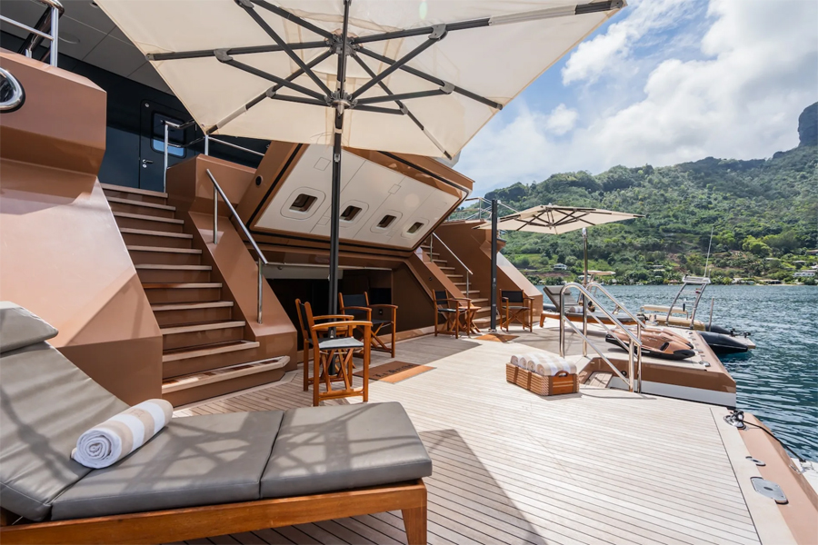 La Datcha Is a Luxury Expedition Yacht Built for the Ends of the Earth