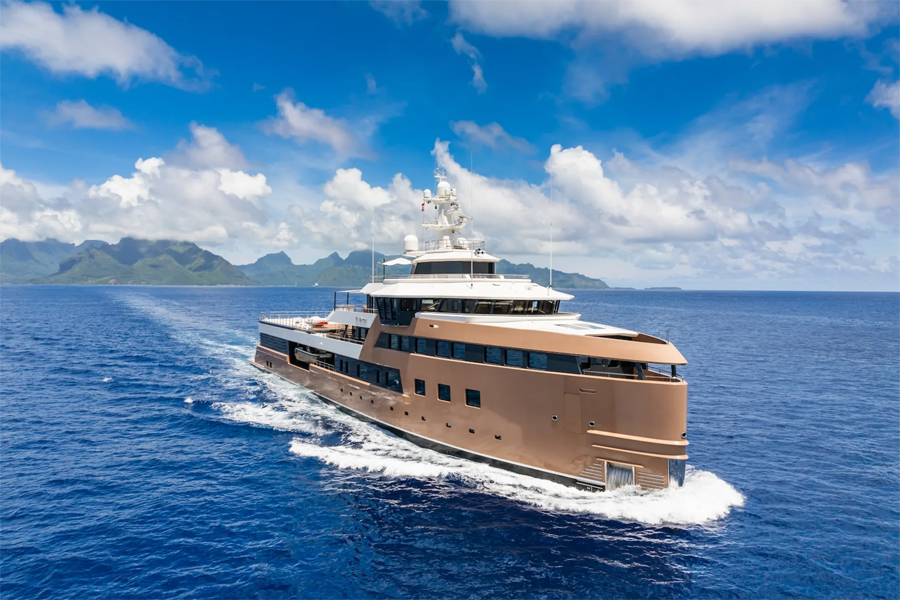 La Datcha Is a Luxury Expedition Yacht Built for the Ends of the Earth