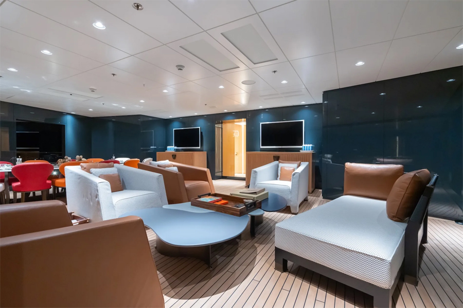 La Datcha Is a Luxury Expedition Yacht Built for the Ends of the Earth