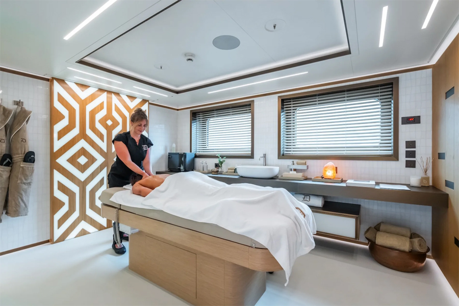 La Datcha Is a Luxury Expedition Yacht Built for the Ends of the Earth