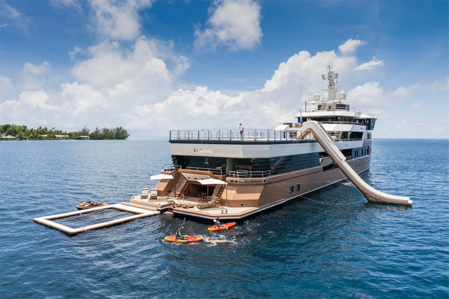 La Datcha Is a Luxury Expedition Yacht Built for the Ends of the Earth