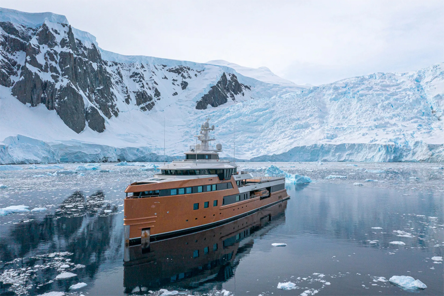 La Datcha Is a Luxury Expedition Yacht Built for the Ends of the Earth