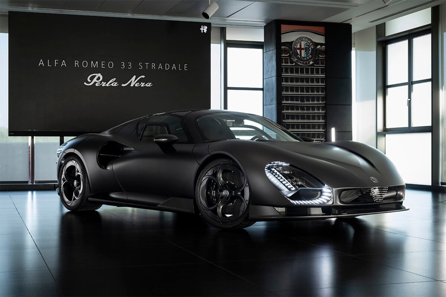 Alfa Romeo 33 Stradale Perla Nera Is a One-Off Supercar With a Bare Carbon Body