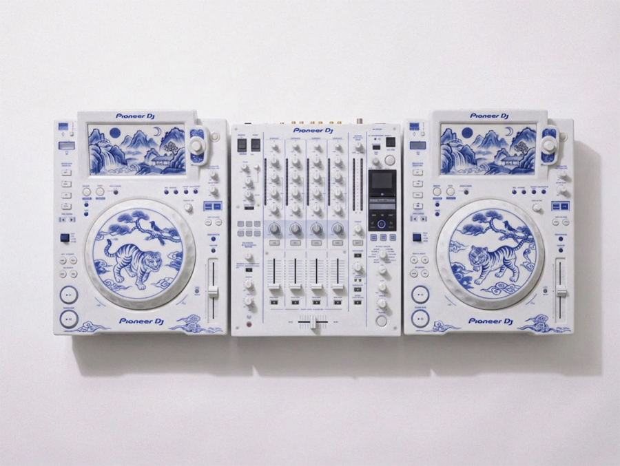 This Porcelain Pioneer DJ Setup Turns Club Equipment Into Korean Folk Art