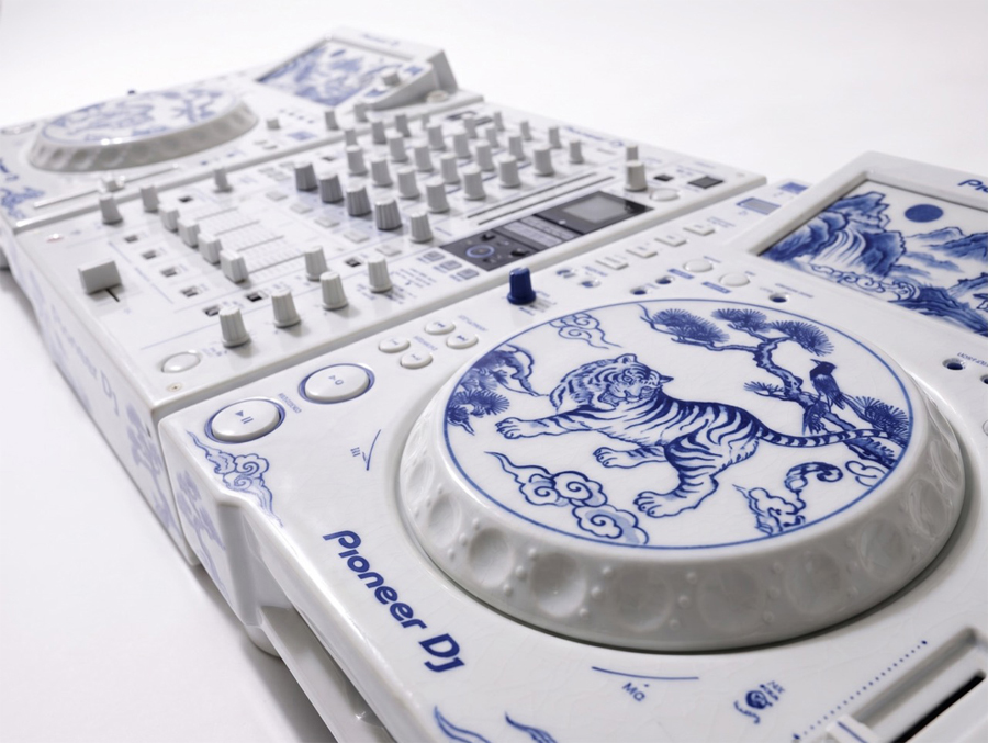 This Porcelain Pioneer DJ Setup Turns Club Equipment Into Korean Folk Art