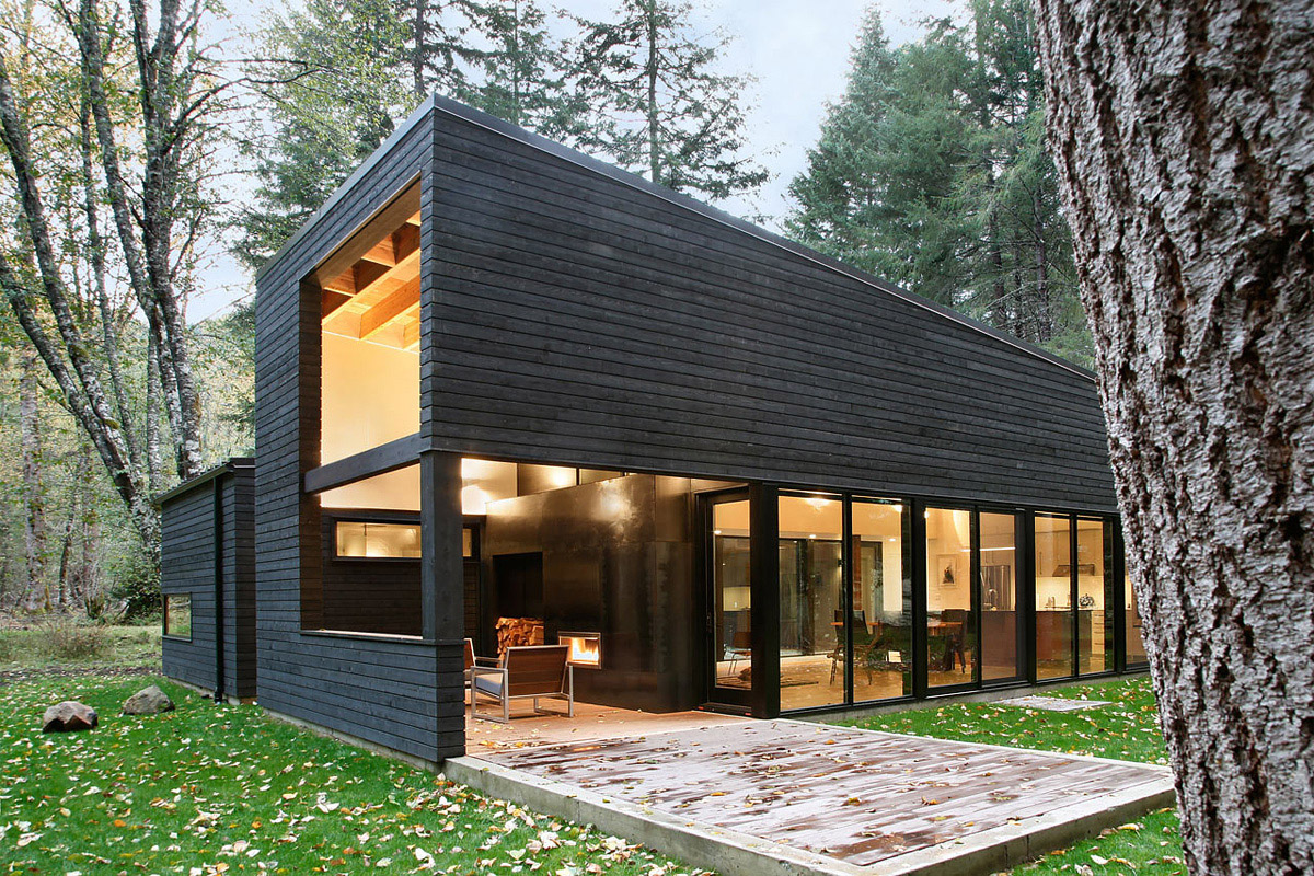 Courtyard House on a River