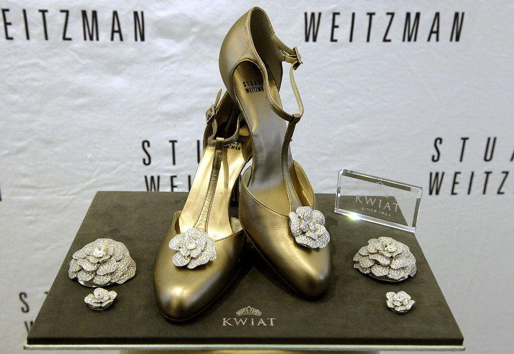 Stuart Weitzman Retro Rose Pumps