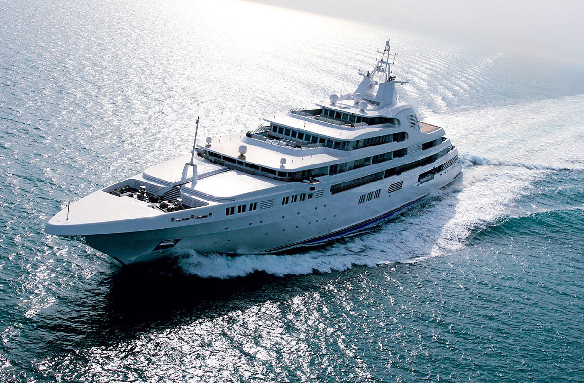 Dubai luxury superyacht