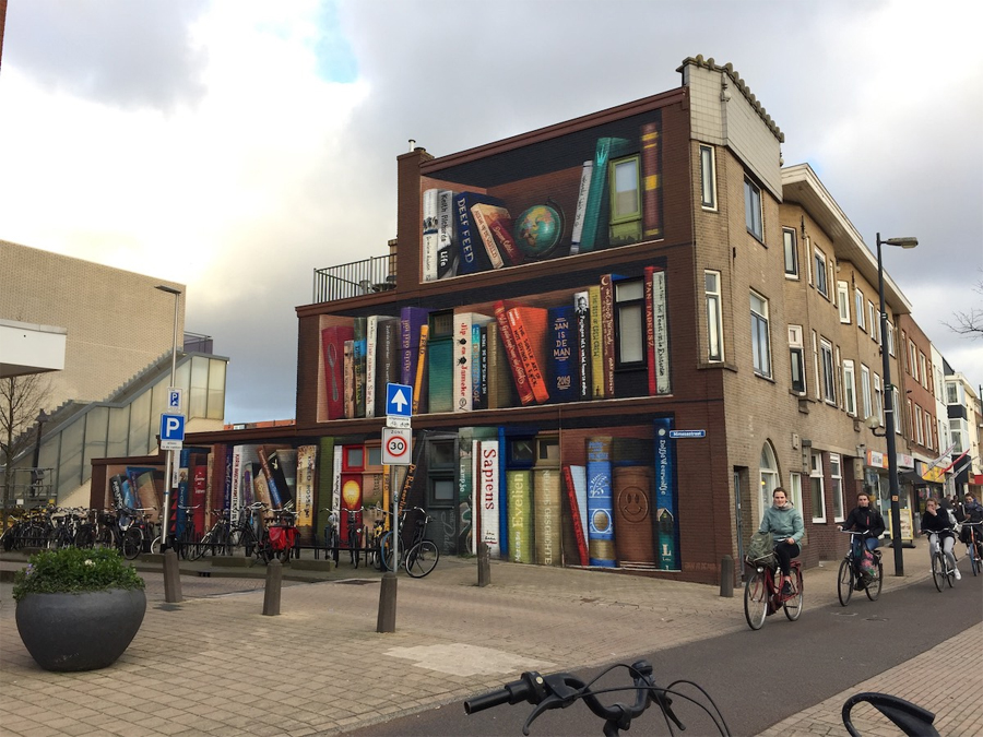 Utrecht's 3D Bookcase Illusion