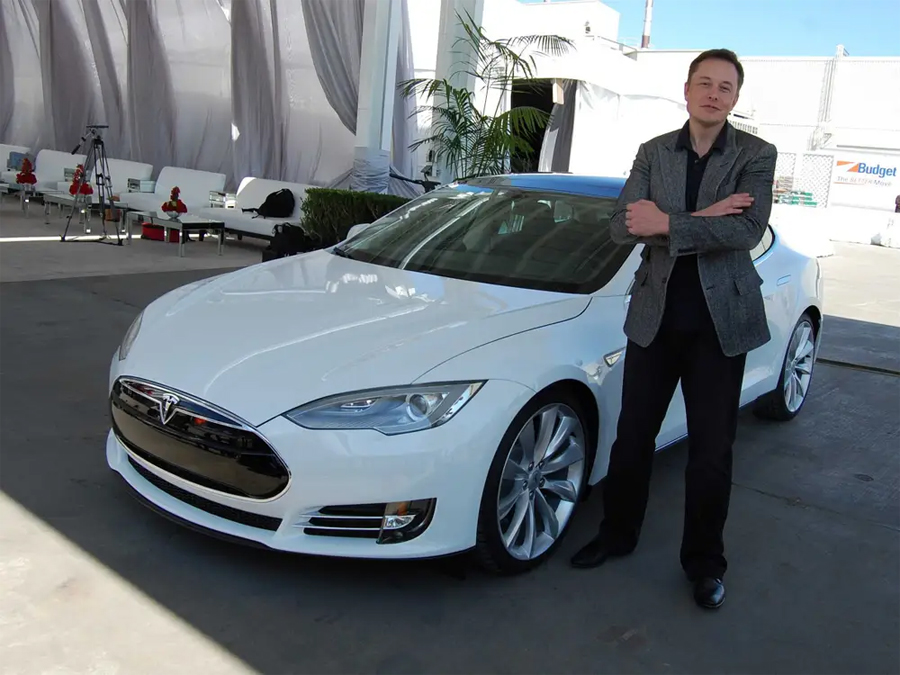 Elon Musk is loyal to Tesla
